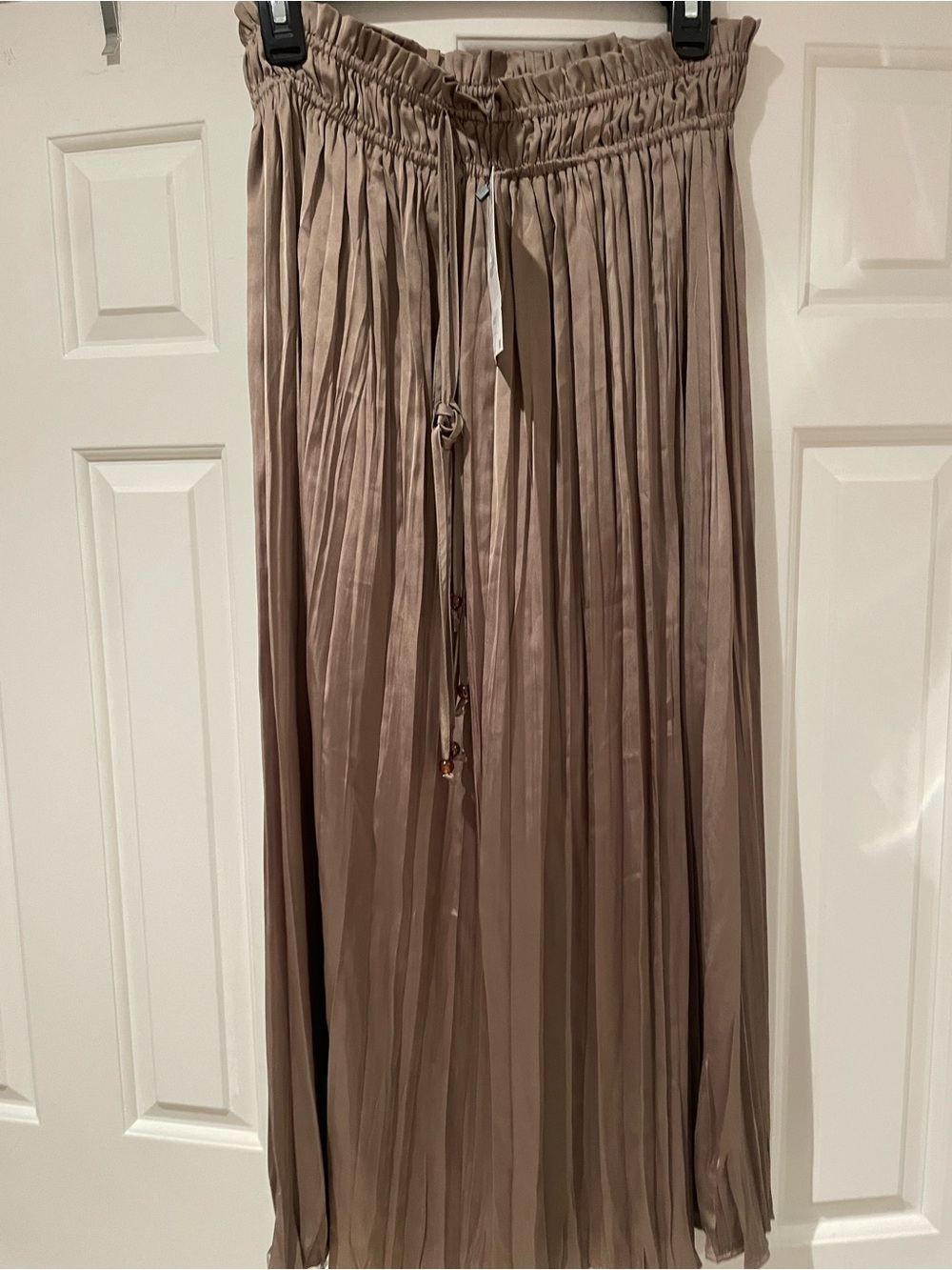Beige ZARA satin-effect pleared maxi skort